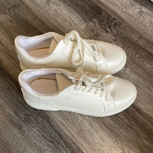 Madden girl white canvas sneaker 👟 sz 9